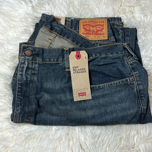 NWT Levi 559 relaxed straight jeans 42x30 - Picture 1 of 2